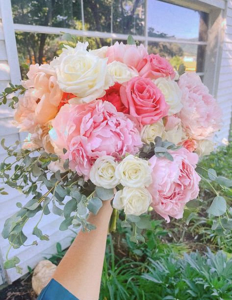 Pretty Prom Bouquet, Prom Flowers Pink Dress, Pink Prom Flowers Bouquet, Prom Boquets, Preppy Flower Bouquet, Light Pink Flower Bouquet, Colorful Bouquet Hoco, Pastel Prom Bouquet, Colorful Pink Bouquet