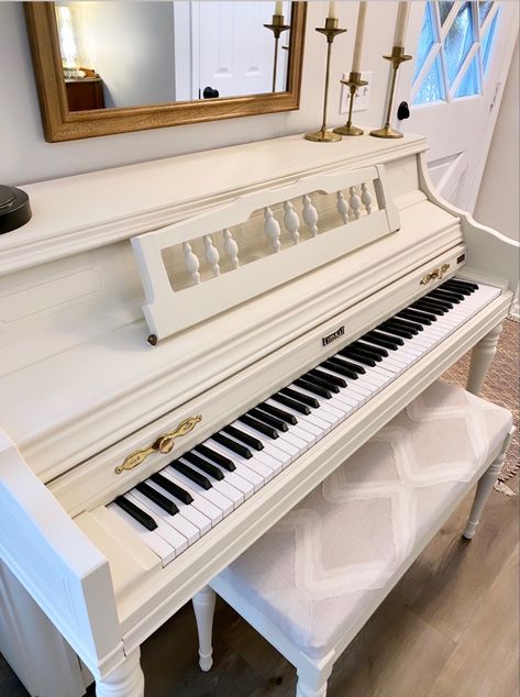 White Upright Piano, Pianino Aesthetic, Cute Instruments, Aesthetic Instruments, Psalms 121, Piano Room Decor, Flower Song, Painted Piano, Piano Tutorials Songs