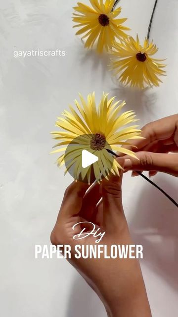 Paper Flowers Diy Sunflower, How To Make Paper Sunflowers, How To Make Sunflower With Paper, Paper Sunflower Diy, Sunflower Gift Ideas, Sunflower Crafts Diy, Paper Sunflowers, How To Make Paper Flowers, Paper Flowers Diy