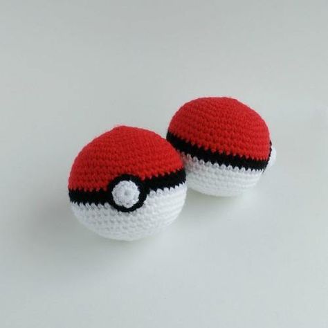 Free Pokeball Crochet Amigurumi Pattern - Pokéball Crochet Tutorial – Little Bear Crochets Pokeball Crochet Pattern, Pokeball Pattern, Pokemon Crochet Pattern, Crochet Pokemon, Pokemon Ball, Crochet Ball, Crochet Mignon, Confection Au Crochet, Crochet Amigurumi Free