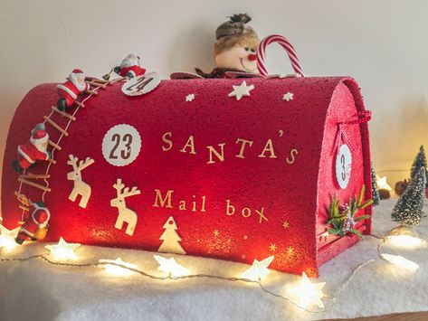 DIY: La calendrier de l'Avent "la boîte aux lettres du Père Noël" Calendrier Avent Diy, Xmas Post Box, Post Box Diy, Mailbox Craft, Box Noel, Santa Mailbox, Idees Creatives, Diy Santa, Advent Calenders