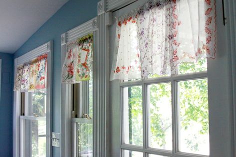 Handkerchief Valances Diy Handkerchief, Handkerchief Ideas, Linen Projects, Vintage Handkerchiefs Crafts, Handkerchief Crafts, Vintage Hankies, Country Cabin, Vintage Handkerchief, Baby Burp Cloths