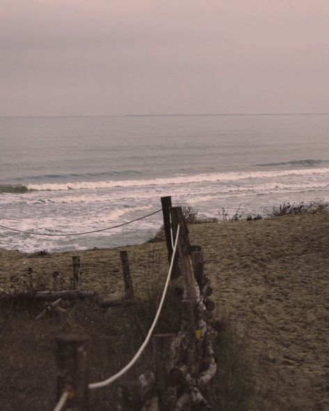 Beach Ghost Aesthetic, Beach In Fall Aesthetic, Seaside City Aesthetic, Tommy Exile Aesthetic, Beach Storm Aesthetic, England Beach Aesthetic, L'manburg Aesthetic, Old Beach Aesthetic, Cold Ocean Aesthetic