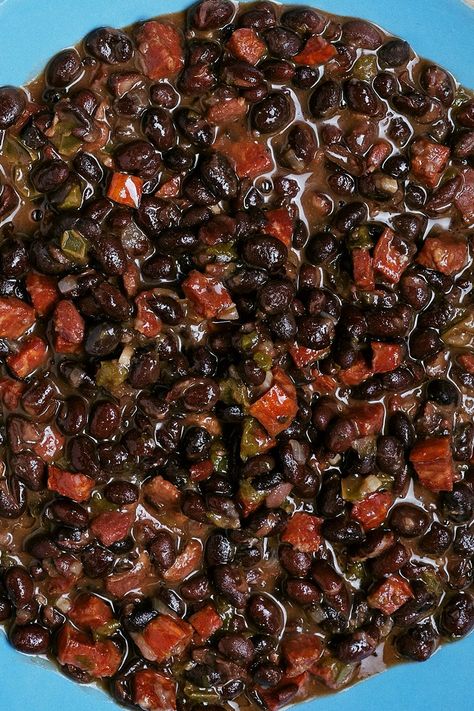 Black Beans With Chorizo, Black Beans With Bacon, Cranberry Beans, Cuban Black Beans, Black Bean Chicken, Chorizo Recipes, Black Bean Recipes, Pork N Beans, Canned Beans