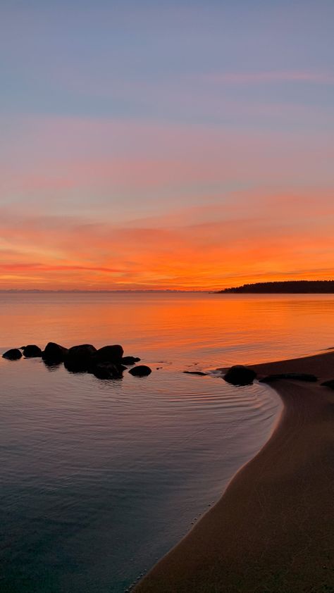 Beach Sunset Wallpaper, Sky Pictures, Look At The Sky, Pretty Landscapes, Sunset Wallpaper, Pretty Sky, Sunset Pictures, Beautiful Sky, Nature Aesthetic