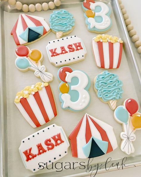 Leah Malvarose on Instagram: “Carnival cuties 🖤 • • • #decoratedcookies #customcookies #cookiesofinstagram #sugarsbyleah #carnivalcookies” Carnival Cookies, Circus Cookies, Circus Birthday Party, Circus Birthday, Circus Theme, Cookie Ideas, Cookie Art, Theme Birthday, Birthday Decor