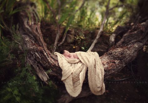 Possibly one of the best newborn photos I've seen. Wildflowers Photography, Newborn Poses, Foto Baby, Newborn Shoot, Baby Portraits, Newborn Baby Photography, Expecting Baby, Newborn Photoshoot, Trendy Baby