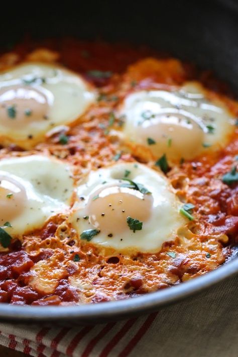 Breakfast Ideas Without Eggs, Low Carb Breakfast Ideas, Carb Breakfast Ideas, Eggs In Purgatory, Inexpensive Meals, Easy Eggs, Egg Dish, Canned Tomato Sauce, Sauce Tomate