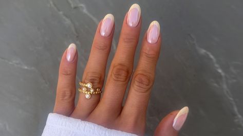 Butter glazed Frenchies win the prettiest summer nail trend award Mountain Peak Nails, Yellow French, Buttery Blonde, Nagellack Trends, Manicure Inspiration, Nail Trend, Summer Manicure, Summery Nails, Popular Nails