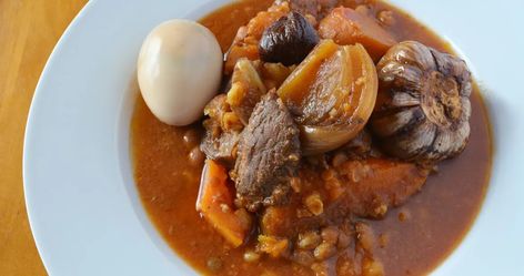 Sephardi Yemenite Cholent - Jamie Geller Feijoada Recipe, Shabbat Recipes, Shabbat Dinner, Surf And Turf, Beef Stew Meat, Moroccan Food, Jewish Recipes, Dinner Tonight, Meat Recipes