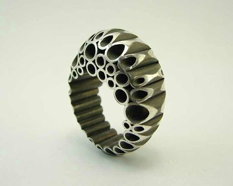 Band Tube Jewelry, Fine Jewelry Necklace, Silversmithing Jewelry, Jewelry Design Inspiration, Contemporary Ring, Contemporary Jewellery, Contemporary Jewelry, Jewelry Necklace, Modern Jewelry