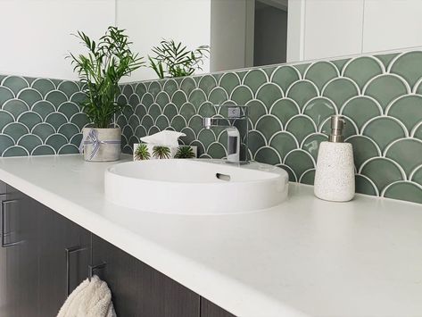 Beaumont Tiles on Instagram: “Did you know that fan aka fish scale mosaics are super easy to install 🐟 and look beautiful in a range of different settings and styles! 🎇…” Fish Tile Bathroom, Fan Mosaic Tile, Fish Scale Tile Bathroom, Fish Scale Tiles, Mermaid Tile, Bathroom Splashback, Fish Tiles, Kitchen Splashback Tiles, Fish Scale Tile