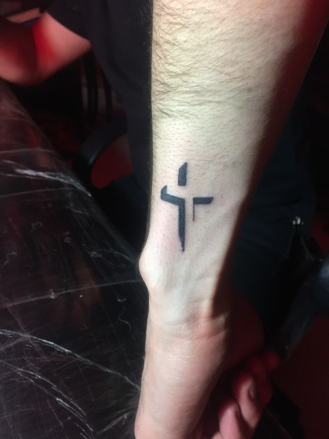 3d Cross Tattoo, Crucifix Tattoo, Tato 3d, Cross Tattoo On Wrist, Small Cross Tattoos, Small Cross Tattoo, Cool Wrist Tattoos, Cross Tattoo For Men, Cross Tattoos