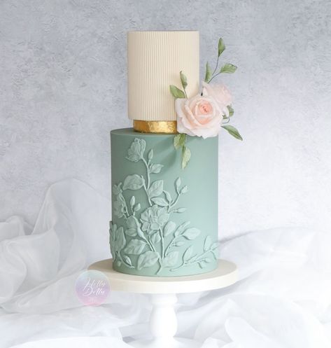 Wedding Cake Simple Elegant, Floral Cake Design, 2 Tier Wedding Cakes, Dummy Cake, Cake Design Inspiration, Green Wedding Cake, Fondant Wedding Cakes, Modern Cakes, Fall Wedding Cakes