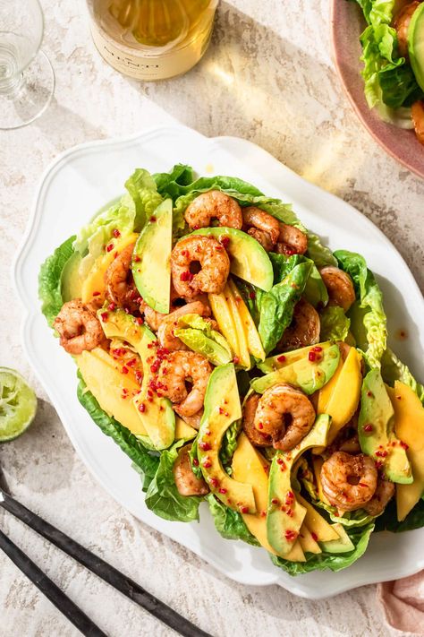 Prawn and Mango Salad with Chili Lime Dressing Prawn Mango Salad, Gut Friendly Recipes, Mango And Avocado Salad, Prawn And Avocado Salad, Avo Salad, Easy Prawn Recipes, Salad With Chili, Healthy Whole Food Recipes, Chili Lime Vinaigrette