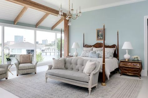 5 Outdated Bedroom Design Trends We’re Retiring In 2023—And What’s Replacing Them Non Matching Bedroom Furniture Ideas, Modern Farmhouse Bohemian, Matching Bedroom Furniture, Wallpaper For Bedrooms, Matching Bedroom Set, Eclectic Lamps, Bedroom Lighting Ideas, Bright Bedroom, Southern Interior