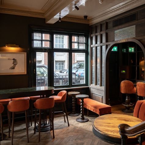 Dark Green Restaurant Interior, Modern Pub Interior, Pub Design Interiors, Modern Irish Pub, Vintage Restaurant Interior, Country Pub Interior, Scottish Bar, English Pub Interior, English Pub Decor