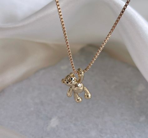 Tiny Teddy Bear, Teddy Bear Necklace, Birthday Gift Best Friend, Crescent Moon Necklace Gold, Functional Jewelry, Pretty Jewelry Necklaces, Indian Jewellery Design Earrings, Gift Best Friend, Bear Necklace