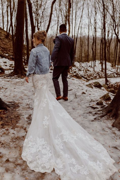 Dreaming of a magical winter wedding? Picture snowy backdrops, cozy vibes, and elegant seasonal touches. From rich colour palettes to warm drink stations, winter weddings are pure enchantment. Tap the link for tips and ideas to make your frosty celebration unforgettable! ​ ​#winterwedding #planningawinterwedding #winterweddinginspo