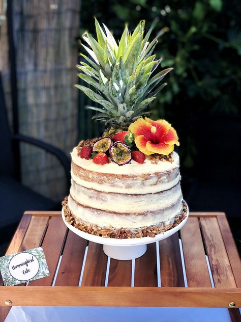 Tropical Fruit Cake, Hawaiian Birthday Cakes, Hibiscus Cake, Tropical Birthday Cake, Tropical Cake, Hawaiian Cake, Wedding Disney, Tropical Birthday Party, Hummingbird Cake