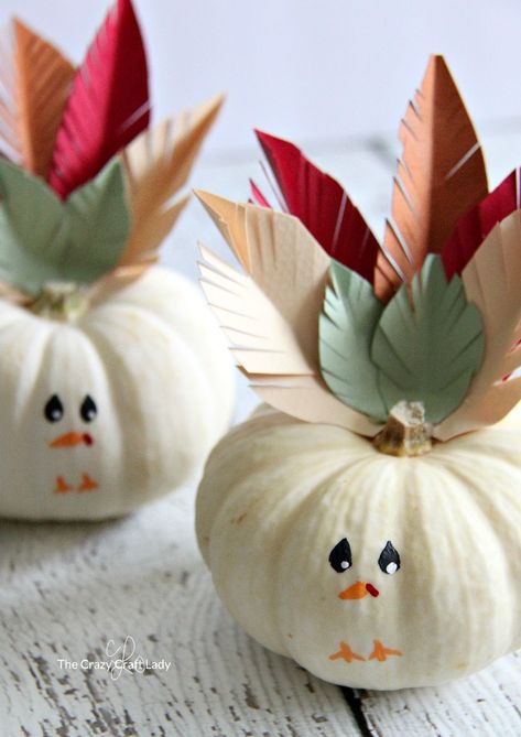 How to make mini turkey pumpkins. These decorated pumpkins are perfect for decorating your Thanksgiving table, or as a kids craft on Thanksgiving day. Easy Diy Thanksgiving Crafts, Diy Thanksgiving Centerpieces, Thanksgiving Crafts Decorations, Diy Thanksgiving Crafts, Easy Diy Thanksgiving, Thanksgiving Kids Table, Easy Thanksgiving Crafts, Thanksgiving Decorations Diy, Thanksgiving Crafts For Kids