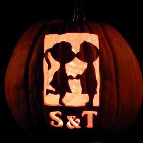 Couples Pumpkin Carving, Couples Carved Pumpkins, Cute Pumpkin Carving, Pumpkin Patterns, Disney Pumpkin Carving, Vegan Halloween, Creative Pumpkin Carving, Pumpkin Carving Designs, Pumpkin Carving Ideas