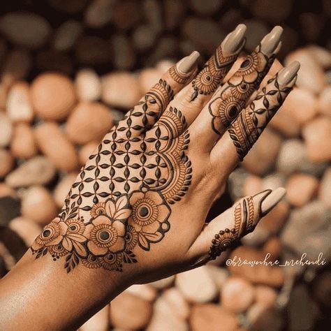 Short Mehndi Design, Modern Mehndi, Front Mehndi Design, Mehndi Designs Bridal Hands, Latest Henna Designs, Mehndi Designs For Kids, Mehndi Design Pictures, Modern Mehndi Designs, Full Mehndi Designs