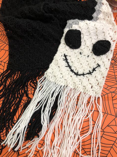 Jack Skellington Scarf Crochet Pattern, Jack Skellington Crochet Pattern Free, C2c Scarf, Christmas Scarf Crochet, Corner Ideas, Free Christmas Gifts, Tunisian Crochet Patterns, Crochet Patterns Free Beginner, Crochet Scarf Pattern Free