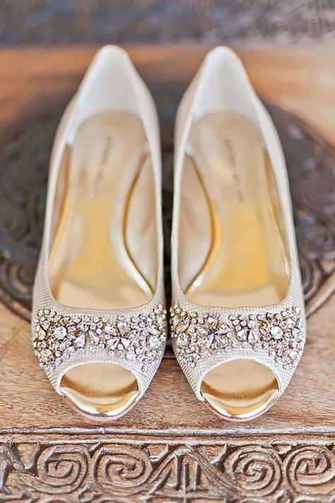 Outdoor Bride, Wedding Shoes Sandals, Wedge Wedding Shoes, Quinceanera Ideas, Wedding Shoes Comfortable, Bridal Flats, Nike Shoes For Sale, Chic Flats, Wedding Shoes Bride