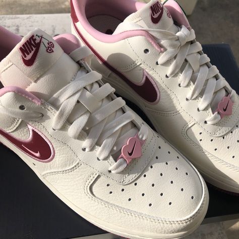 Valentines Nike Air Force, Air Force 1 Valentines Day 2023, Nike Air Valentines, Nike Air Force 1 Valentines Day, Pink Nike Shoes Outfit, Air Force 1 Aesthetic, Nike Valentines, Valentine Jordans, Valentines Day Shoes