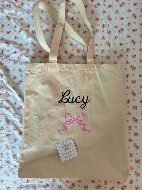 Galentines Gifts Handmade, Tote Bag Painting Ideas Coquette, Coquette Painting Ideas On Canvas, Coquette Canvas Painting, Decorating Tote Bags, Coquette Gift Ideas, Coquette Painting Ideas, Painted Tote Bag Aesthetic, Painting Tote Bag Ideas