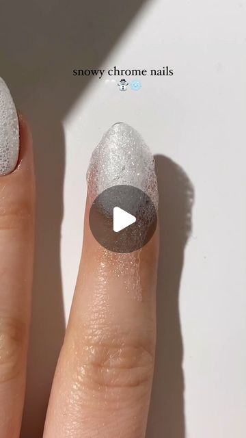 Paula 💅🏻🌙💗 on Instagram: "snowy white chrome nails! 🤍🌨️❄️☃️
i absolutely HAD to try the bubble technique on top of this pearly silver chrome powder and it looks so cool! <3
— using:
• @daily_charme 
sterling pearl chrome powder 
white gel polish “Perfect white”
gel top coat
use my code PAULA10 for 10% off! 🫶🏻
*paid content // paid to create
#winternails #snownails #chromenails #bubblenails #nailtutorial #diynails #nailinspo #naildesign #holidaynails #reels" White Nails With Chrome Powder, White Pearl Nails, Snowy Nails, Bubble Nail Art, Gel Chrome Nails, White Gel Polish, Pearl Chrome, White Chrome Nails, Bubble Nails