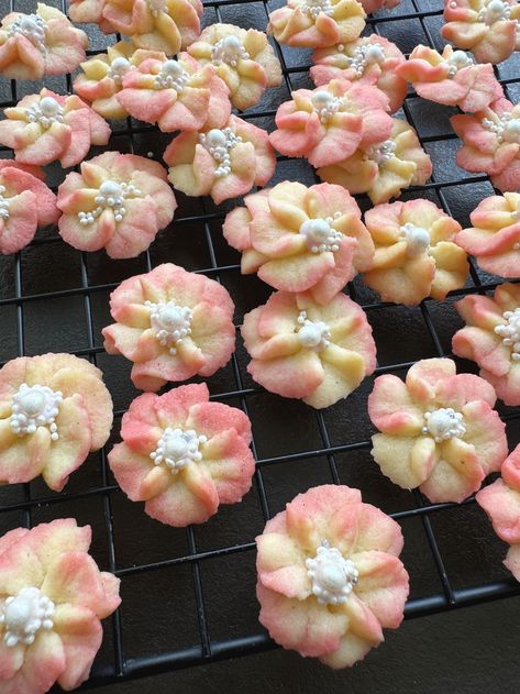 Blossom Cookies — Oh Cakes Winnie Cookie Techniques, Berry Cookies, Beauty Of Motherhood, Flower Sugar Cookies, Asian Side Dishes, Strawberry Crepes, Blossom Cookies, Baking Blog, Flower Cookies