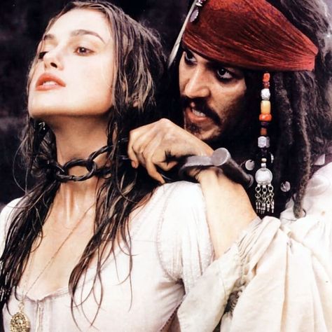 #sparrabeth #johnnydepp #keiraknightley #jacksparrow #elizabethswann #piratesofthecaribbean Elisabeth Swan, Kaptan Jack Sparrow, Elizabeth Swann, Keira Knightly, Collage Board, Sweeney Todd, Captain Jack Sparrow, Pirate Life, Movies And Series