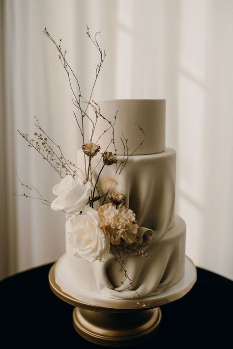 Wedding Cake Drape, Neutral Wedding Cake Ideas, Neutral Wedding Cakes, Draped Wedding Cake, Earth Tone Wedding Cake, Dried Flower Wedding Cake, Wedding Cake Dried Flowers, Modern Wedding Cake Unique, Drape Wedding Cake