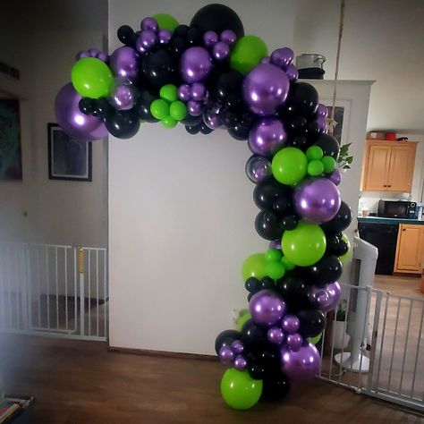 Beetlejuice themed balloon Garland for Halloween party