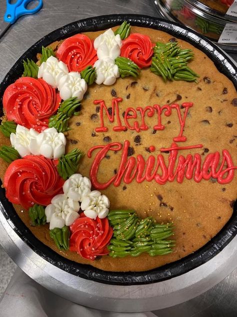 Big Cookies Decorated, Christmas Cookie Cakes Decorated, Winter Cookie Cake Ideas, Thanksgiving Cookie Cake Ideas, Christmas Cookie Cake Design, Christmas Cookie Cakes, Santa Cookie Cake, Elegant Christmas Cake, Porch Bakery