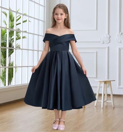 DressMeet - Etsy Flower Girl Dresses Navy, Girls Navy Dress, Tea Length Bridesmaid Dresses, Satin Flower Girl Dress, Simple Gowns, First Communion Dress, Junior Bridesmaid Dress, Dress A Line, Satin Flowers