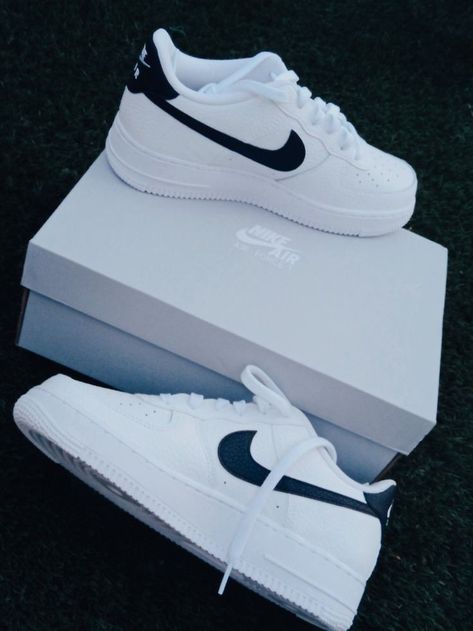 169€. it's still on sale. To purchase. Whatsapp business contact. +234 9060304360. Add this contact and Dm me Pretty Trainers, Tenis Nike Air Force, Tennis Nike, Casual Shoes Women Sneakers, Tenis Nike Air, Boty Nike, Air Force Shoes, Nike Shoes Air Force, Trendy Shoes Sneakers