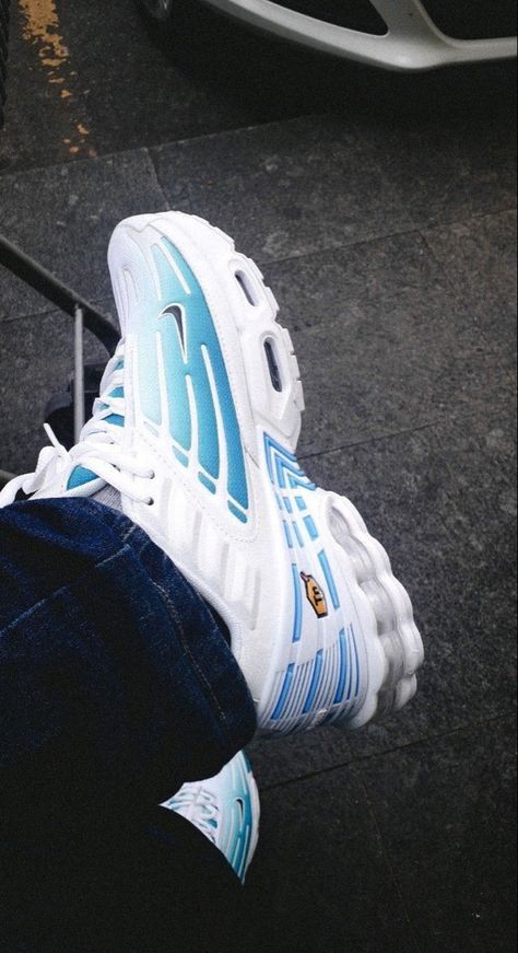 Blue Ripped Jeans Outfit, Nike Tn Shoes, Nike Aesthetic, Wallpaper Nike, Air Max Plus Tn, Nike Tn, Street Fashion Men Streetwear, Fresh Shoes, Cute Sneakers