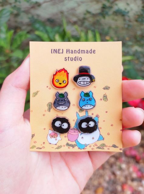 Studio Ghibli Pins And Patches, Ghibli Enamel Pin, Shrink Plastic Pins, Shrink Plastic Ideas, Shrink Earrings, Shrink Paper, Tassel Crafts, Studio Ghibli Characters, Shrink Art