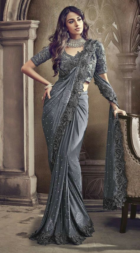 Wedding Dress Tight, Designer Sarees Wedding, Sarees For Girls, Saree Draping Styles, Indian Sari Dress, Fancy Sarees Party Wear, Dress Tight, Indian Saree Blouses Designs, Saree Designs Party Wear