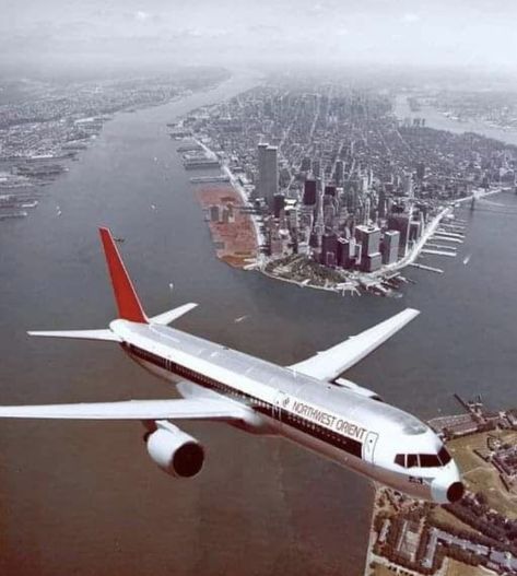 Aviation Bedroom, Boeing 727 200, World Trade Center Nyc, Airlines Branding, Northwest Airlines, Boeing 757, Boeing 727, Boeing 767, Passenger Aircraft