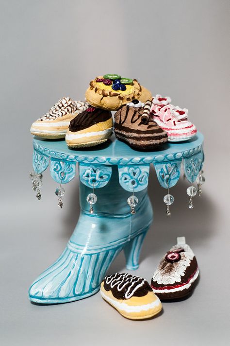 Cake Stand - Art Shoe Sculpture Mobiles Art Sculpture, Shoe Sculpture, Rapunzel Cake, Horse Food, Blue Jay Bird, Art Shoes, Shoes Art, Anti Gravity, Owl Family