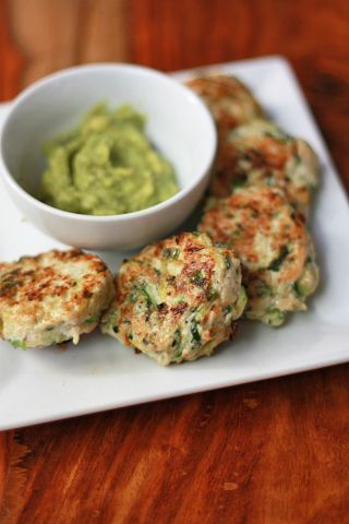 Baked Chicken Zucchini Poppers (Paleo, Whole30 approved) by onelovelylife #Chicken_Poppers #Zucchini #Healthy Zucchini Poppers, Chicken Zucchini Poppers, Zucchini Burger, Zucchini Bites, Chicken Zucchini, Recipe 30, Whole 30 Recipes, Clean Recipes, Clean Eating Recipes