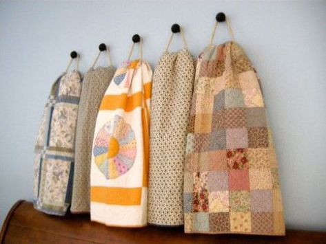 How To Display Quilts In Your Home, Quilt Display Case, Display Blankets, Types Of Quilts, Displaying Quilts, Display Quilts, Quilt Racks, Blanket Display, Quilt Hanger