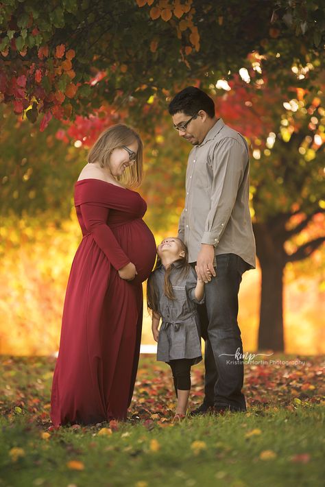 Fall maternity session in Sacramento Ca. Posing a family of three during a maternity session. Pregnancy Photoshoot With Toddler, Fall Pregnancy Photoshoot, Photoshoot With Toddler, Maternity Photos Family, Fall Maternity Photos, Best Portrait Photographers, Fall Pregnancy, Family Of 6, Family Of 3