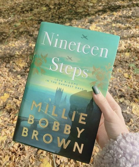 Mili Boby Brown, Nineteen Steps, Bobby Brown, Millie Bobby Brown, Stranger Things, Photo Ideas, The Darkest, Books