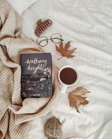 Fall Book Photography, Aesthetic Book Photos Instagram, Fall Bookstagram Ideas, E Book Aesthetic, Book Pics Instagram, Book Photo Ideas Instagram, Book Aesthetic Photos, Instagram Book Post Ideas, Love Books Aesthetic