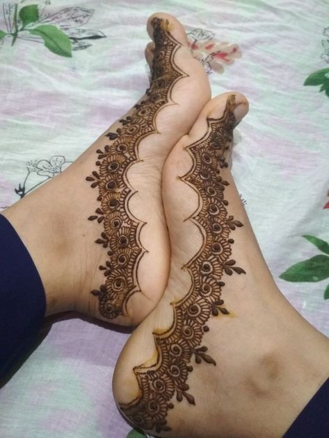 Leg Design Mehndi, Mehndi Designs Leg, Henna Leg, Floral Mehndi Design, Latest Finger Mehndi Designs, Leg Mehendi, Leg Mehendi Design, Dulhan Mehndi Design, Feet Henna